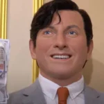 Ο Κώστας Βουτσάς «επιστρέφει» στο μουσείο κέρινων ομοιωμάτων με ένα συγκινητικό γλυπτό Ο Κώστας Βουτσάς «επιστρέφει» στο μουσείο κέρινων ομοιωμάτων με ένα συγκινητικό γλυπτό