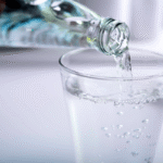 Μύθος τα 8 ποτήρια νερό την ημέρα; Τι λένε οι επιστήμονες για τις πραγματικές ανάγκες ενυδάτωσης