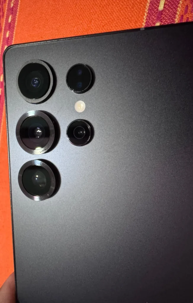 Σκάνδαλο με τις κάμερες του Galaxy S25: Οι δακτύλιοι πέφτουν μόνοι τους