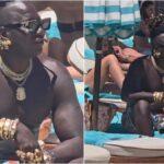 Τουρίστας στη Μύκονο φόρεσε… 1.024 καράτια και τράβηξε όλα τα βλέμματα