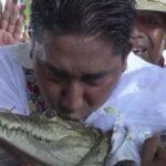 Ένας γάμος διαφορετικός: Ο δήμαρχος του Σαν Πέδρο Ουαμελούλα παντρεύτηκε έναν… αλιγάτορα για την παράδοση