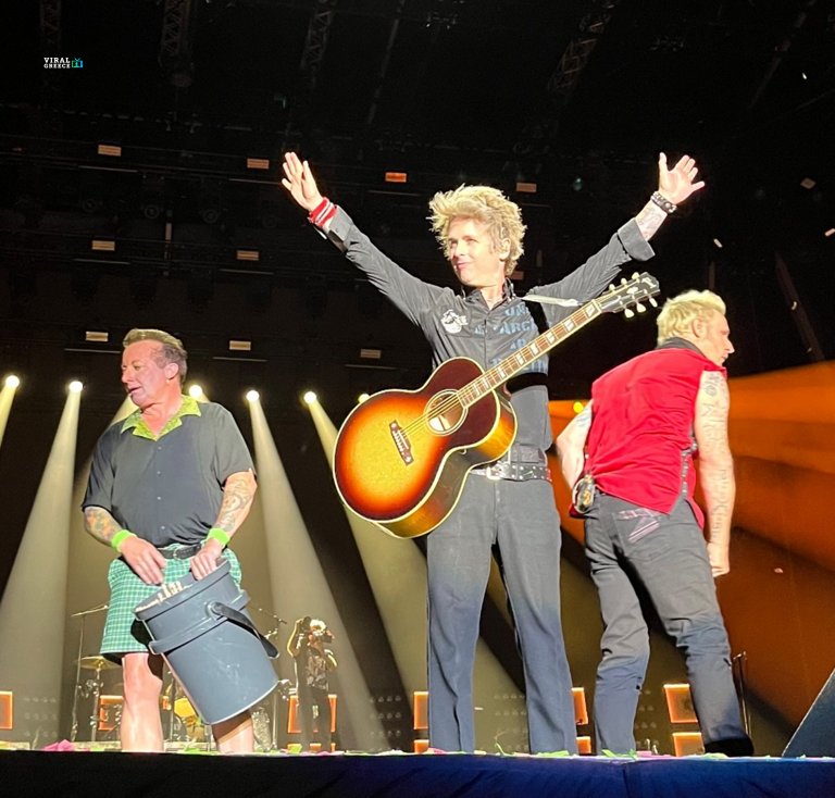 ΧΑΜΟΣ στο ΟΑΚΑ: Οι Green Day σάρωσαν στην πρώτη τους φορά στην Ελλάδα!