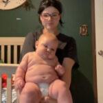 4 μηνών μωρό με βάρος 10 κιλά τρελαίνει το διαδίκτυο ( VIDEO )