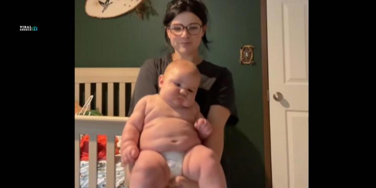 4 μηνών μωρό με βάρος 10 κιλά τρελαίνει το διαδίκτυο ( VIDEO ) AA1IFlCv.img