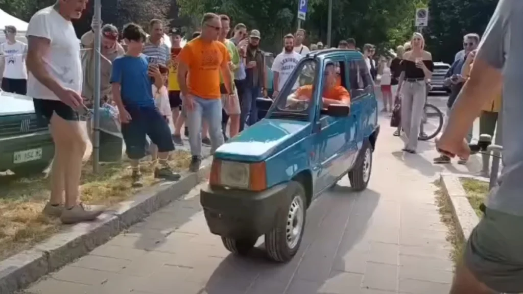Η πιο στενή Fiat Panda του κόσμου: Πλάτος 50 εκατοστά και έτοιμη για τα Guinness!