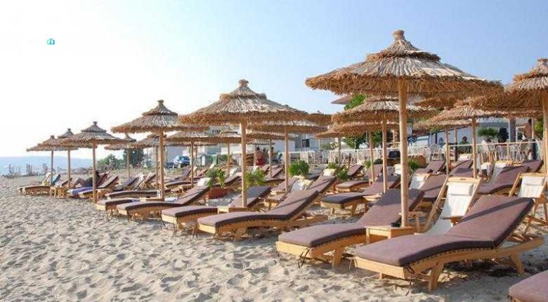 «Πόλεμος» για την ξαπλώστρα: Βρετανίδα μαμά κράτησε 8 θέσεις και… πήγε για ψώνια ( VIDEO )