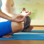 Γιόγκα στην παραλία με το Κίνημα Δημοκρατίας του Κασσελάκη: «Πάρτε το χαλάκι σας και ελάτε»