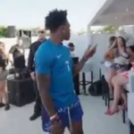 Χαμός στο livestream του IShowSpeed: Θαυμαστής είδε… τη γυναίκα του πίσω από τον YouTuber στην Αθήνα