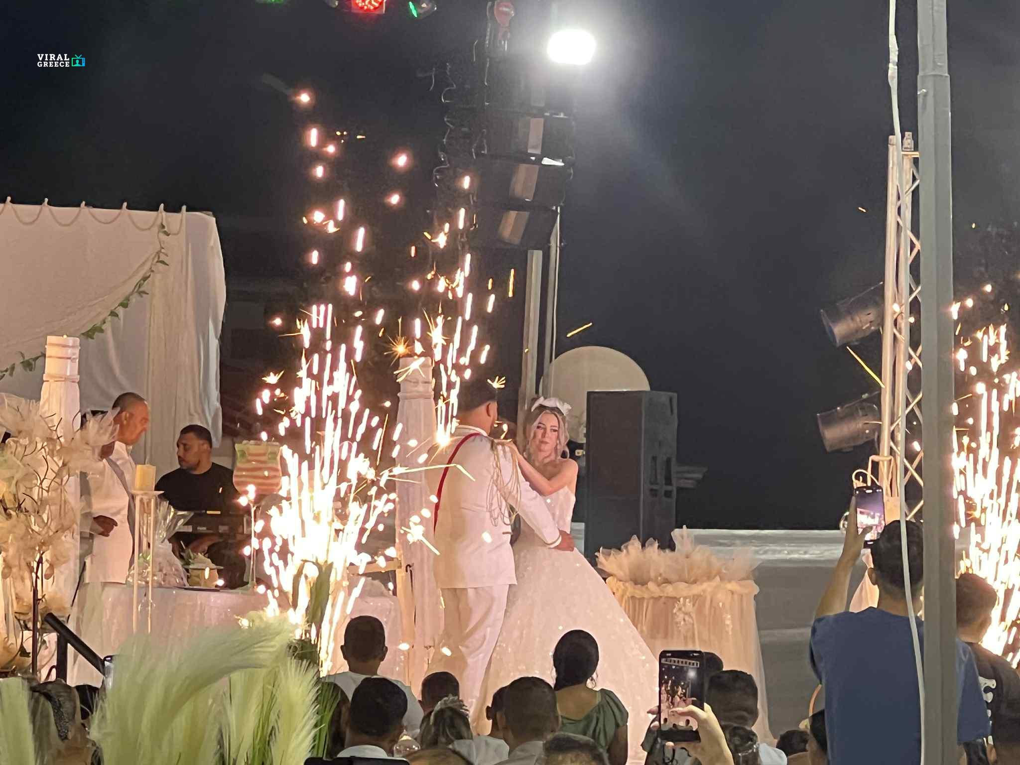 Γλέντι Ρομά στα Τρίκαλα με βροχή από χαρτονομίσματα και… μηχάνημα ελέγχου γνησιότητας 51d710de-fdfd-4fe9-9fdd-da3d32196ac8