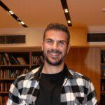 Άκης Πετρετζίκης: Το βίντεο με την κόρη του στην παραλία που έγινε viral ( VIDEO )