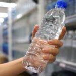 Το λάθος που κάνουν όλοι με το εμφιαλωμένο νερό και βάζουν την υγεία τους σε κίνδυνο