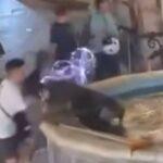 Μιλά ο άστεγος που πετάχτηκε στο σιντριβάνι της Ρόδου – «Με πλησίασε κάποιος και μου έδωσε 160 ευρώ»