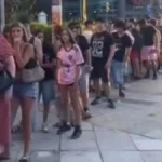 Χαλάνδρι: Ουρές εκατοντάδων μέτρων στα εγκαίνια γνωστού fast food ( VIDEO ) Χαλάνδρι: Ουρές εκατοντάδων μέτρων στα εγκαίνια γνωστού fast food ( VIDEO )