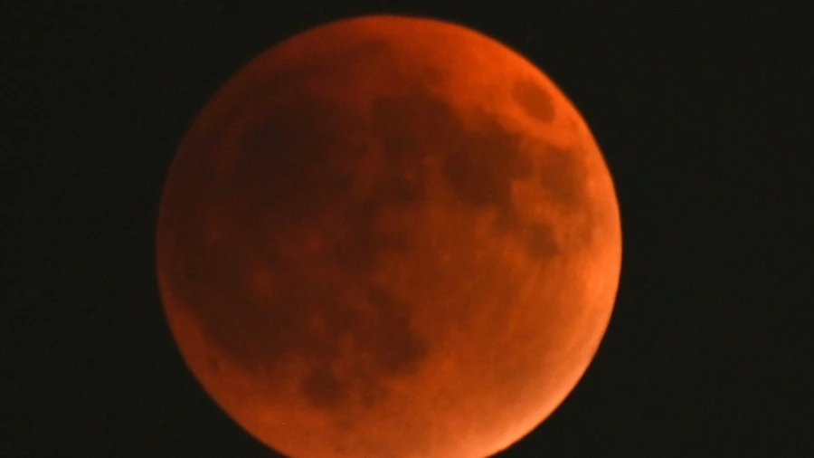 Το «Ματωμένο Φεγγάρι» μάγεψε τον κόσμο: Ολική έκλειψη Σελήνης σε Ευρώπη, Αφρική και Ασία 20c10493 4791010