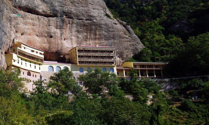 Συνέλαβαν τον ηγούμενο της Μονής Μεγάλου Σπηλαίου στα Καλάβρυτα - Θα πουλούσε Ευαγγέλιο του 1700 26e4a3a8-image.jfif