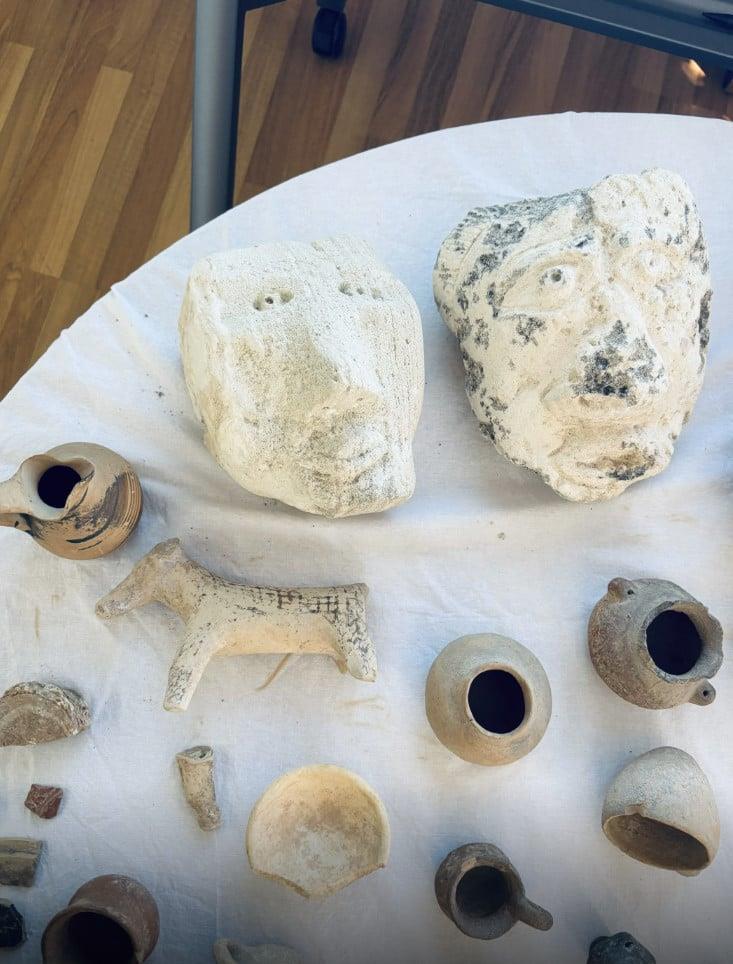Σοκ στην Κρήτη: 77χρονος κατηγορούμενος για κατοχή ανθρώπινου εμβρύου σε φιάλη και αρχαίων αντικειμένων 2 733 9a28796b a3eb 49ba b558 0fff55b0b997