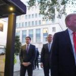 Χαμός σε εστιατόριο της Ουάσιγκτον: Διαδηλωτές διακόπτουν το δείπνο Τραμπ