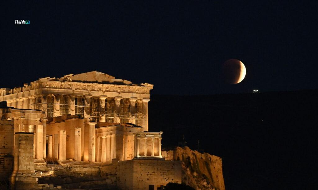Το «Ματωμένο Φεγγάρι» μάγεψε τον κόσμο: Ολική έκλειψη Σελήνης σε Ευρώπη, Αφρική και Ασία