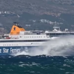 Το Blue Star Naxos «παλεύει» με τα κύματα σε εντυπωσιακό βίντεο ( VIDEO )