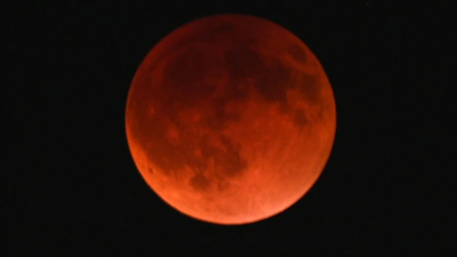 Το «Ματωμένο Φεγγάρι» μάγεψε τον κόσμο: Ολική έκλειψη Σελήνης σε Ευρώπη, Αφρική και Ασία cf0ed580 4791038