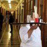 Ακρίβεια και στη Βουλή: Οι νέες τιμές-«φωτιά» σε καφέ, νερό και φαγητό στα κυλικεία