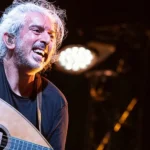 Γιάννης Χαρούλης: Το Last Tour συνεχίζεται με πάθος – Sold out η πρώτη βραδιά στον Λυκαβηττό