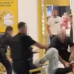 Συμπλοκή στη Μύκονο: Ιταλοί τουρίστες «τα έβαλαν» με αστυνομικούς έξω από μπεργκεράδικο ( VIDEO ) Συμπλοκή στη Μύκονο: Ιταλοί τουρίστες «τα έβαλαν» με αστυνομικούς έξω από μπεργκεράδικο ( VIDEO )