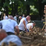 Διεθνές Πρωτάθλημα Νεκροθαφτών στην Ουγγαρία : Οι πρωταθλητές σκάβουν τάφο σε λιγότερο από δύο ώρες Διεθνές Πρωτάθλημα Νεκροθαφτών στην Ουγγαρία : Οι πρωταθλητές σκάβουν τάφο σε λιγότερο από δύο ώρες