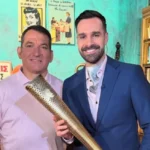 Ο Πύρρος Δήμας έβγαλε την ολυμπιακή δάδα σε δημοπρασία στο Cash or Trash