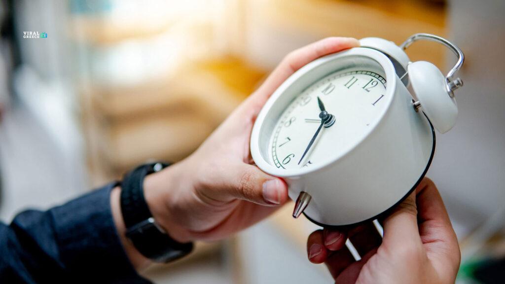 Αλλαγή ώρας 2025: Πότε θα γυρίσουμε τους δείκτες των ρολογιών μία ώρα πίσω