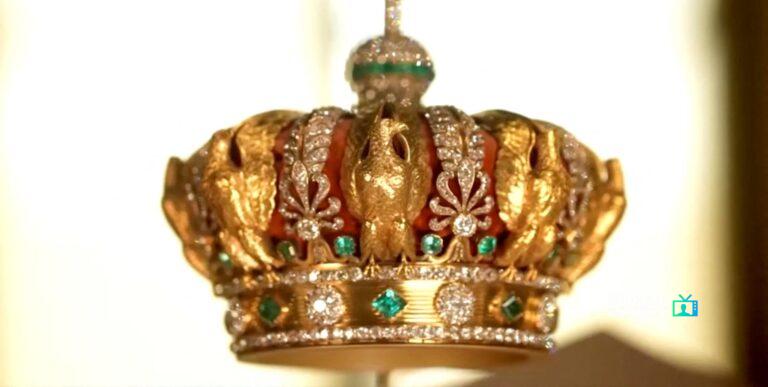 2025-10-20T103945Z_1229898121_RC2MFHA1CENC_RTRMADP_3_FRANCE-CRIME-LOUVRE-1-scaled