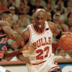 Συλλέκτης βρήκε στο πατάρι του εισιτήριο από το πρώτο παιχνίδι του Μάικλ Τζόρνταν στους Bulls (1984) Συλλέκτης βρήκε στο πατάρι του εισιτήριο από το πρώτο παιχνίδι του Μάικλ Τζόρνταν στους Bulls (1984)