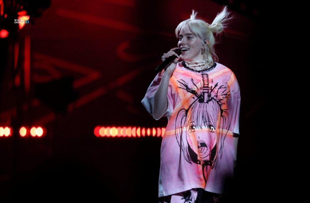 Απίστευτο περιστατικό στη συναυλία της Μπίλι Άιλις – Θαυμαστής την άρπαξε μπροστά σε χιλιάδες θεατές!