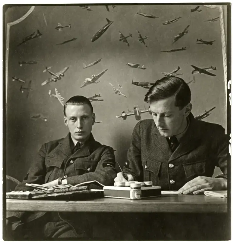 Ο μαγικός κόσμος του Cecil Beaton: Οι φωτογραφίες που καθήλωσαν τον κόσμο 4 AA1O409K