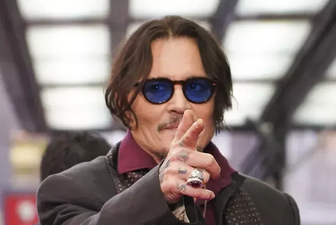 Ο Τζόνι Ντεπ επιστρέφει με ταινία του Τσαρλς Ντίκενς