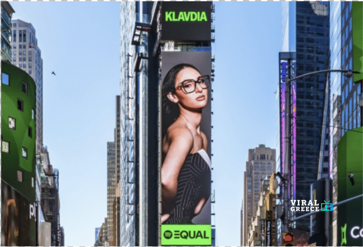 Η Klavdia «φωτίζει» την Times Square Screenshot 2025-10-23 at 12.38.07