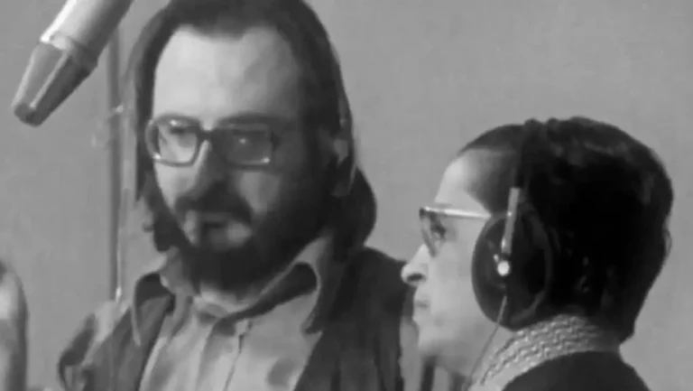 Η ιστορία πίσω από το «Μ’ αεροπλάνα και βαπόρια» — Το τραγούδι-σύμβολο του Σαββόπουλου c604d894-savvopoulos-bellou-1200x675