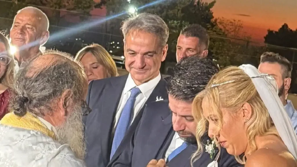 Ο Κυριάκος Μητσοτάκης κουμπάρος στον γάμο της Εβίνας Γιακουμάτου και του Ελπιδοφόρου Παπανικολόπουλου