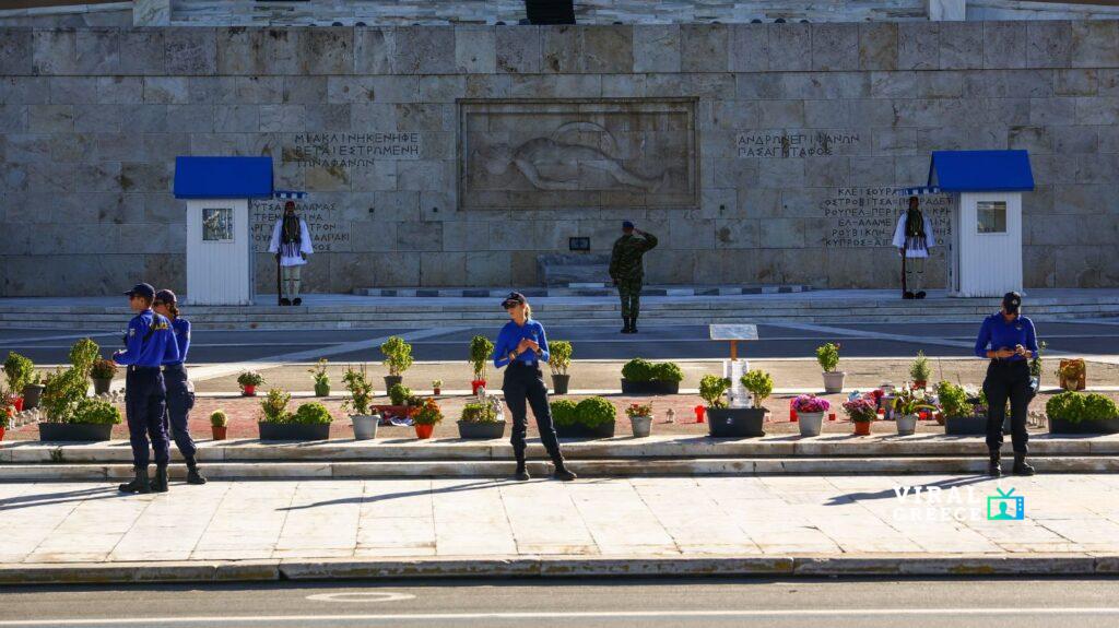 28η Οκτωβρίου: Υπό αυστηρή επιτήρηση η μαθητική παρέλαση – Αστυνομικός κλοιός γύρω από τον Άγνωστο Στρατιώτη