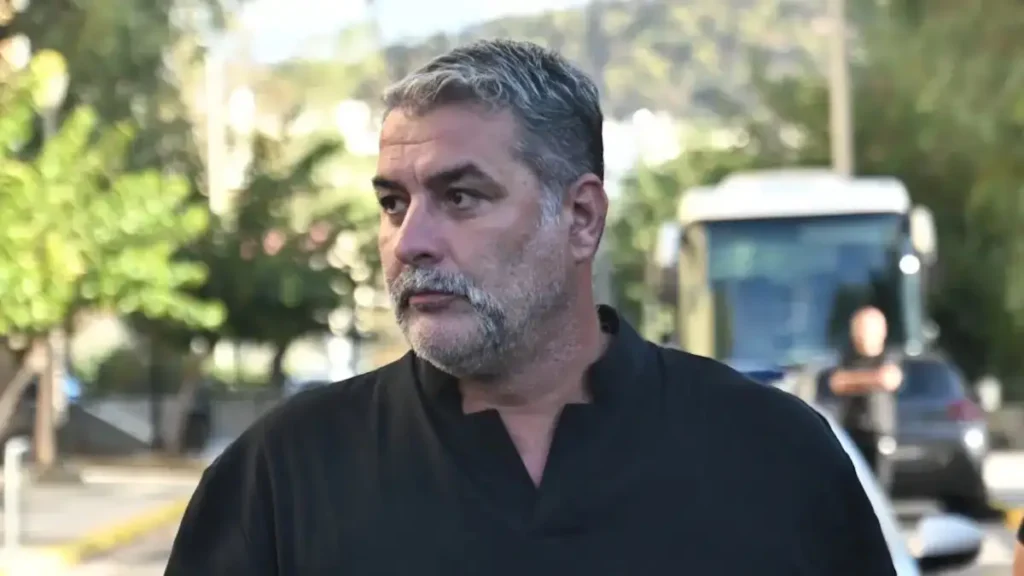 Βασίλης Μπισμπίκης: Ζήτησε συγγνώμη και πήγε γλυκά σε όσους υπέστησαν ζημιές από το τροχαίο που προκάλεσε