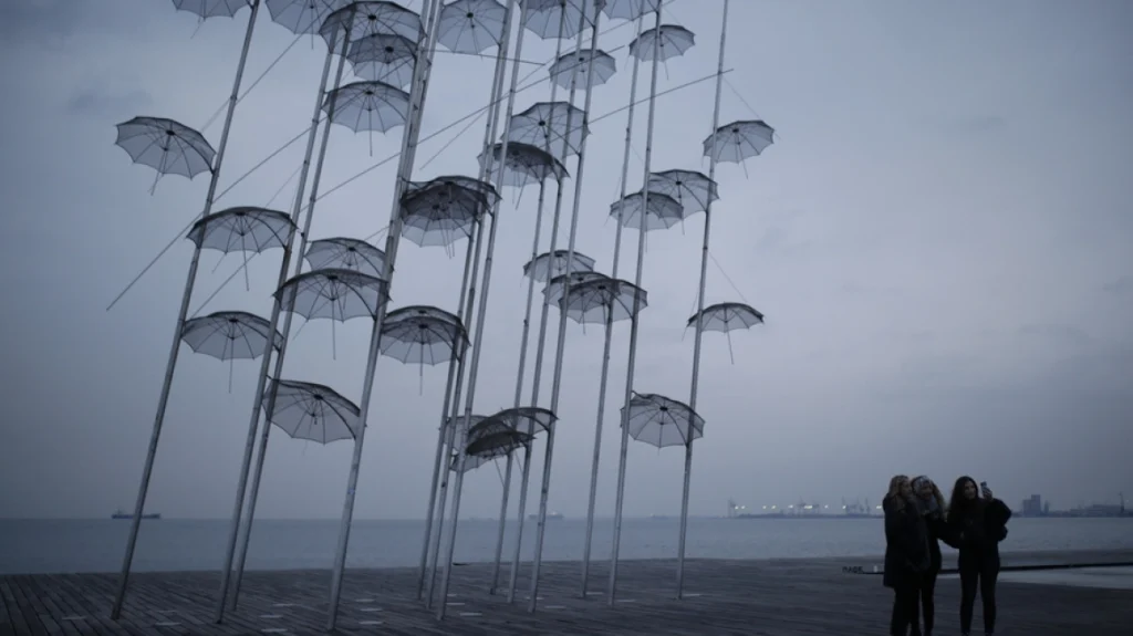 «Ξηλώνονται» οι διάσημες «Ομπρέλες» του Ζογγολόπουλου στη Θεσσαλονίκη