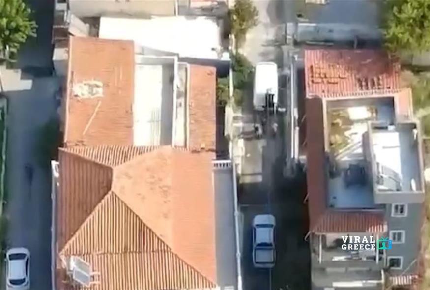 Τα σπίτια–φρούρια στα Άνω Λιόσια που έγιναν “σούπερ μάρκετ” ναρκωτικών – Η ΕΛ.ΑΣ. τους εντόπισε με drones