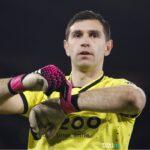 Γιατί οι τερματοφύλακες φτύνουν τα γάντια τους πριν από τα πέναλτι – Η επιστήμη πίσω από τη συνήθεια Γιατί οι τερματοφύλακες φτύνουν τα γάντια τους πριν από τα πέναλτι – Η επιστήμη πίσω από τη συνήθεια