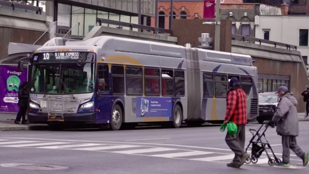 Καναδάς: Έκλεψε λεωφορείο και «έπαιξε» τον οδηγό – Έκανε στάσεις και έλεγχο εισιτηρίων!