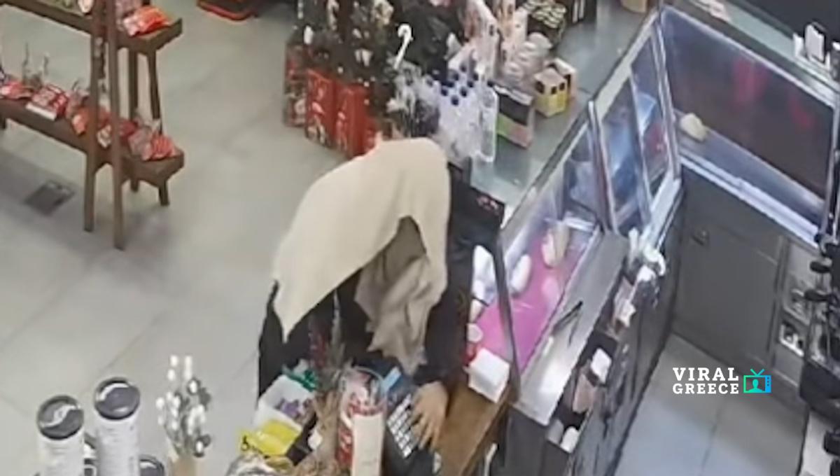 Ηλεία: Ληστής με… πετσέτα και μπλούζα στο κεφάλι έκλεψε 70€ patrisnews-youtube