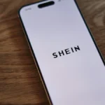 Shein: Από την παγκόσμια λάμψη στην κρίση – Πρόστιμα 191 εκατ. ευρώ και προσωρινή αναστολή Shein: Από την παγκόσμια λάμψη στην κρίση – Πρόστιμα 191 εκατ. ευρώ και προσωρινή αναστολή
