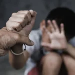 viasmos endooikogeneiaki anilikos.jpg