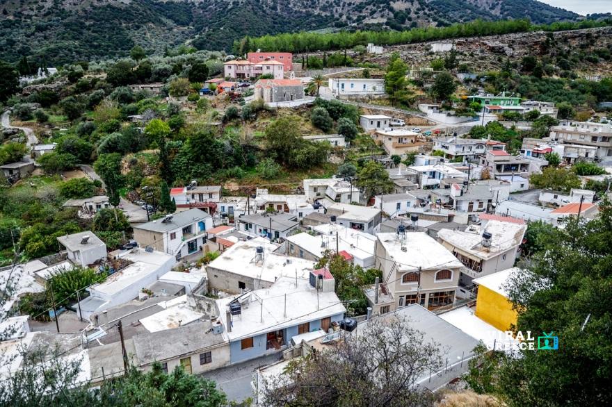 Από καλάσνικοφ ο θάνατος της 56χρονης στα Βορίζια – Τρεις τύποι όπλων στη φονική συμπλοκή, παραδόθηκαν τα τρία αδέλφια vorizia-xoro-geniki