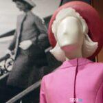 Στο «σφυρί» το ιστορικό βιολετί παλτότης Ζακλίν Κένεντι – Το φορούσε τη νύχτα που ο JFK εξελέγη πρόεδρος Στο «σφυρί» το ιστορικό βιολετί παλτότης Ζακλίν Κένεντι – Το φορούσε τη νύχτα που ο JFK εξελέγη πρόεδρος