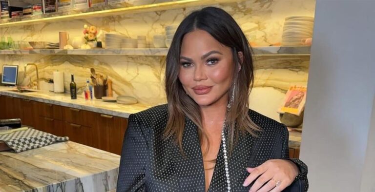 Κρίσι Τέιγκεν : Έσπασε μπροστινό δόντι φτιάχνοντας χριστουγεννιάτικες κατασκευές με τα παιδιά της 1000_Henry_Cavill_1_1c4bb91a84